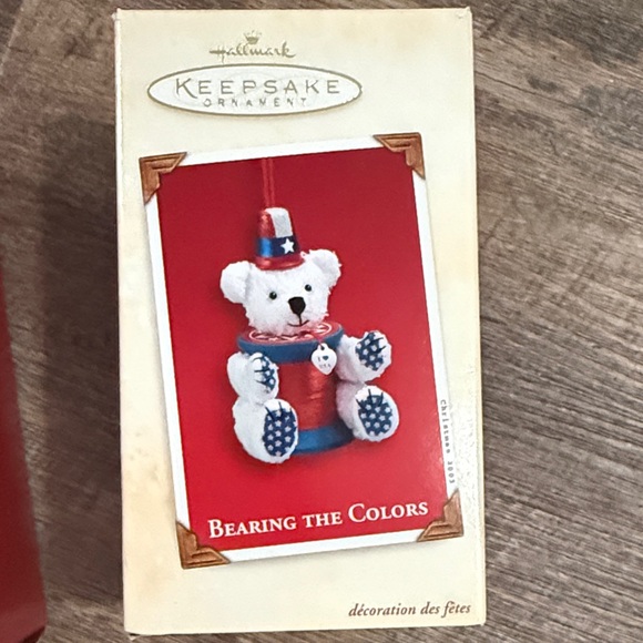 Hallmark KEEPSAKE Festive Bear Collection - Red, White, Green - Picture 3 of 7